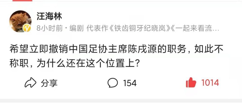 此次训练国米阵容齐整，除了受伤的帕瓦尔、邓弗里斯和德弗里之外，所有人都参加了合练。